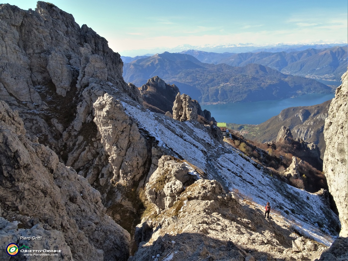 60 Scendendo dal Colle Garibaldi al Rif. Rosalba.JPG